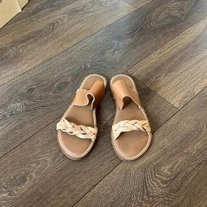 NWOT Soludos sandals